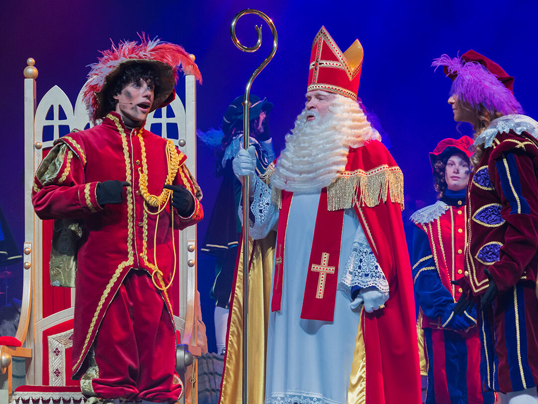 Sinterklaas bedrijfsbezoek met Sint en Pieten